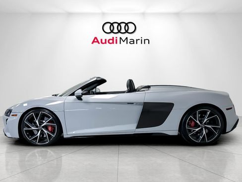 Used 2021 Audi R8 V10 w/ Premium Package image 2