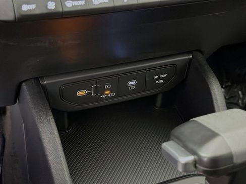 Used 2025 Kia K4 LX image 32