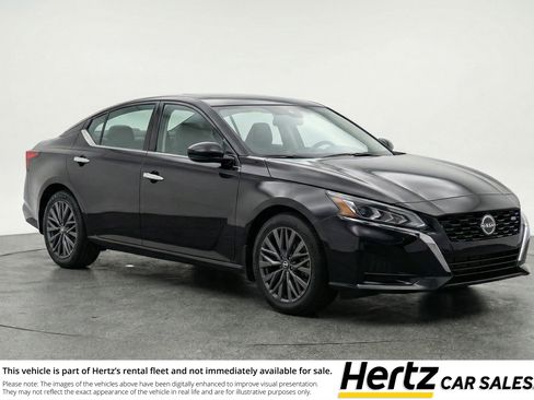 Used 2025 Nissan Altima 2.5 SV image 1