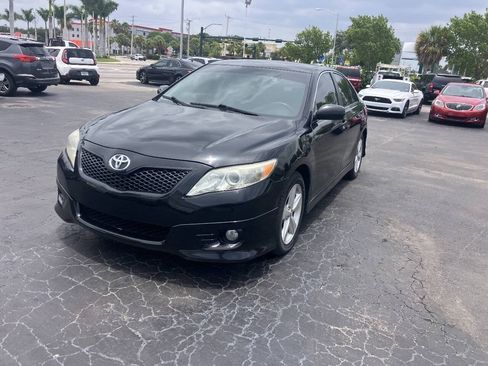 Used 2010 Toyota Camry SE FWD image 4