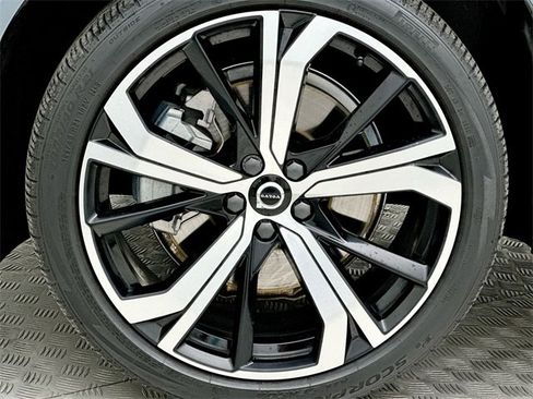 Certified 2023 Volvo XC60 B5 Ultimate w/ Climate Package image 10