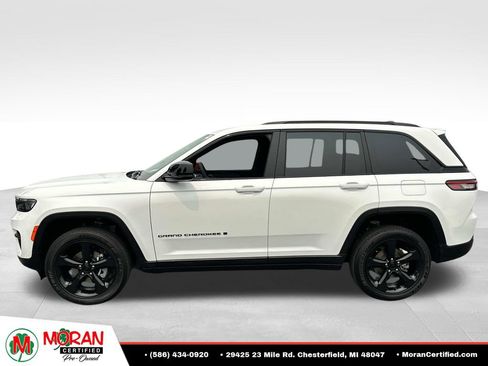 Used 2023 Jeep Grand Cherokee Altitude AWD/4WD image 2