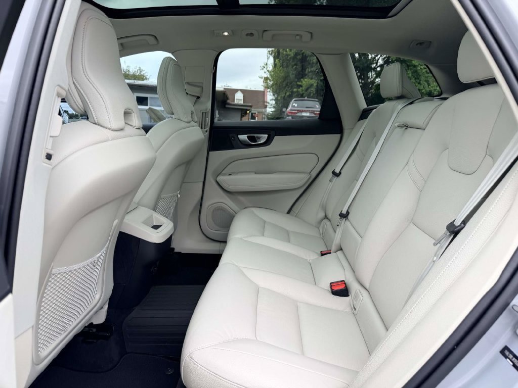 Used 2024 Volvo XC60 B5 Plus w/ Protection Package Premier AWD/4WD image 16