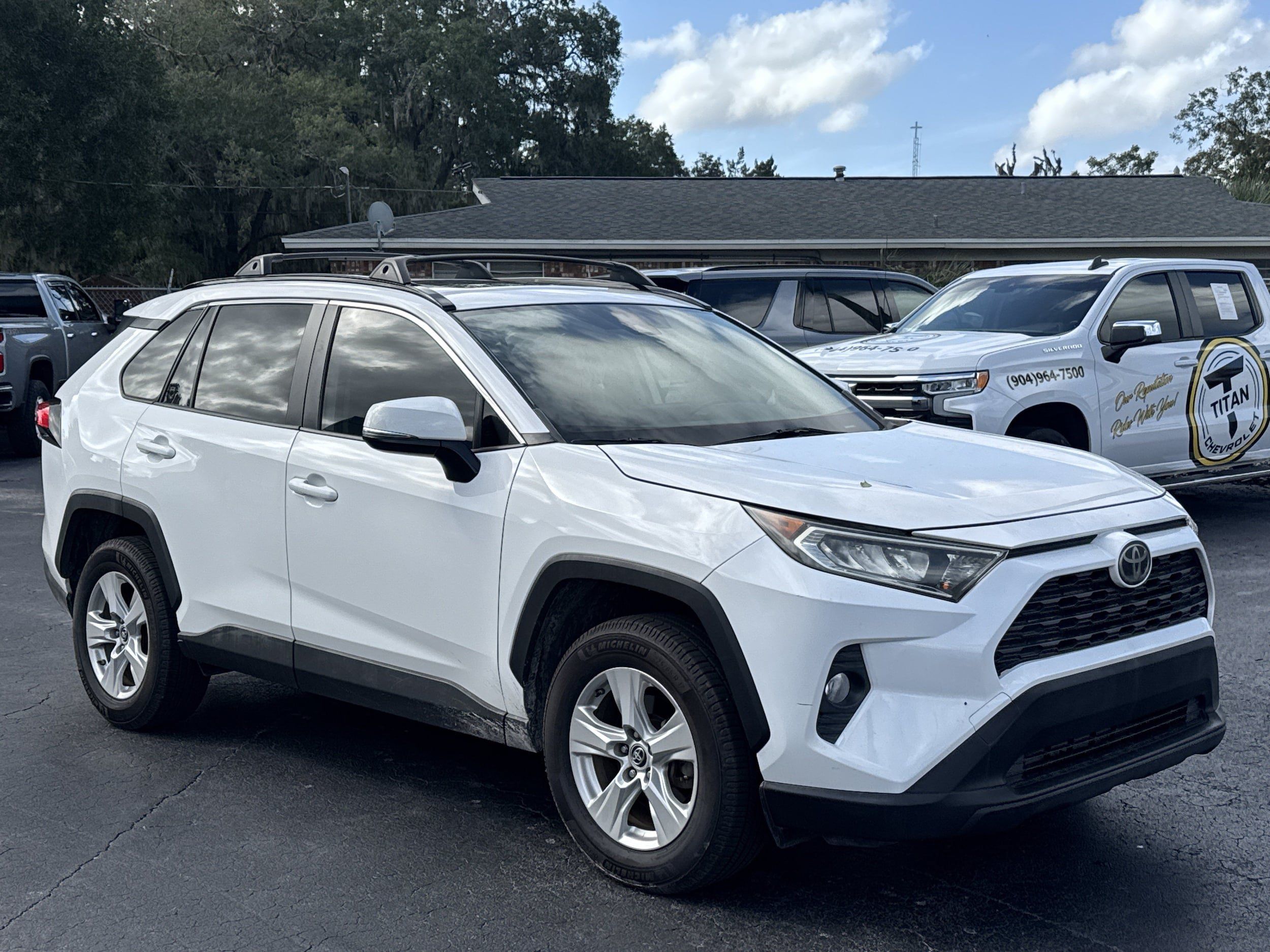 Used 2019 Toyota RAV4 XLE FWD image 3