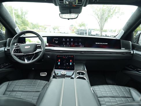 Used 2025 Cadillac Escalade ESV V AWD/4WD image 29