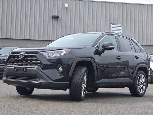 Used 2020 Toyota RAV4 XLE Premium image 11