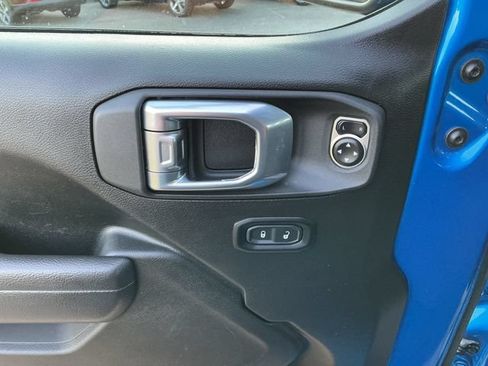 Used 2024 Jeep Wrangler Unlimited Rubicon AWD/4WD image 15