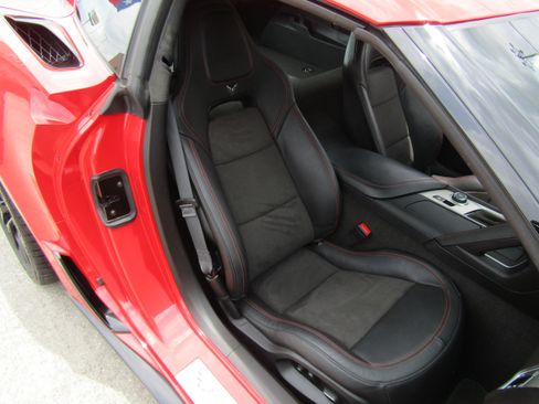 Used 2016 Chevrolet Corvette Z06 w/ 3LZ Preferred Equipment Group RWD image 12