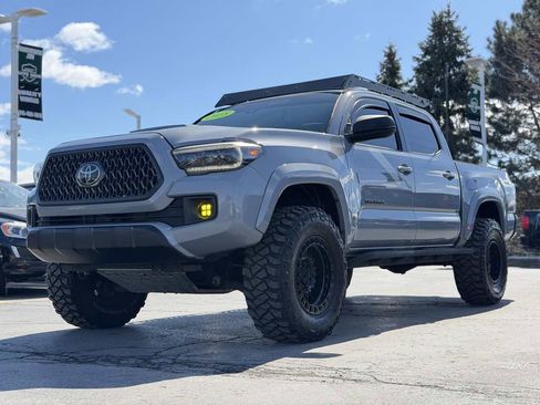 Used 2018 Toyota Tacoma TRD Sport image 6