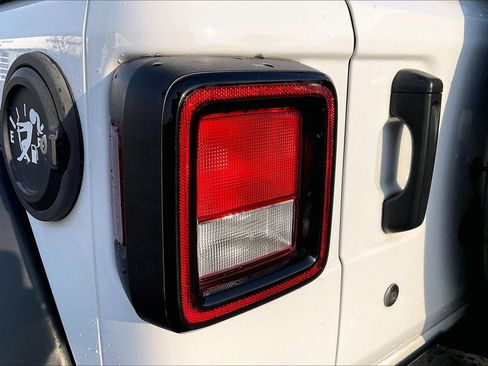 Used 2022 Jeep Wrangler Unlimited Sport image 31