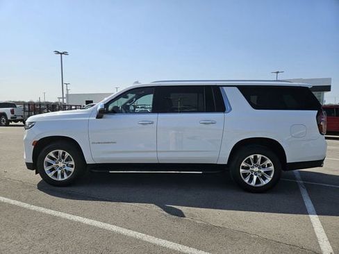 Used 2023 Chevrolet Suburban Premier image 4
