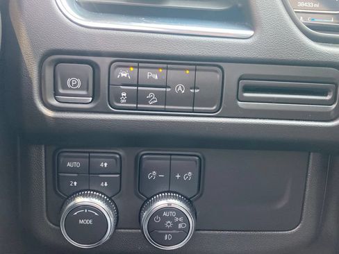 Used 2023 GMC Yukon AT4 w/ LPO, Floor Liner Package AWD/4WD image 34