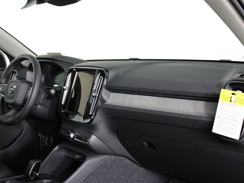 New 2026 Volvo XC40 B4 Core image 9