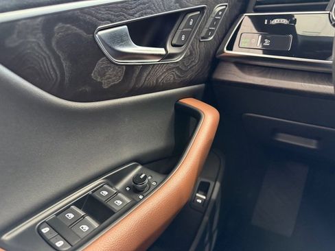 Used 2019 Audi Q8 Prestige w/ Towing Package image 21