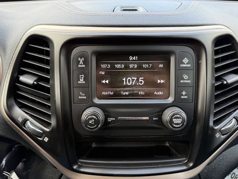 Used 2014 Jeep Cherokee Sport FWD image 17