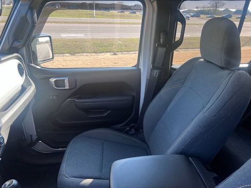 Used 2024 Jeep Gladiator Sport image 21