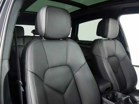 New 2026 Porsche Macan AWD/4WD image 35