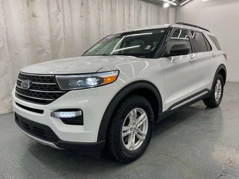Used 2023 Ford Explorer XLT w/ Equipment Group 202A AWD/4WD image 4