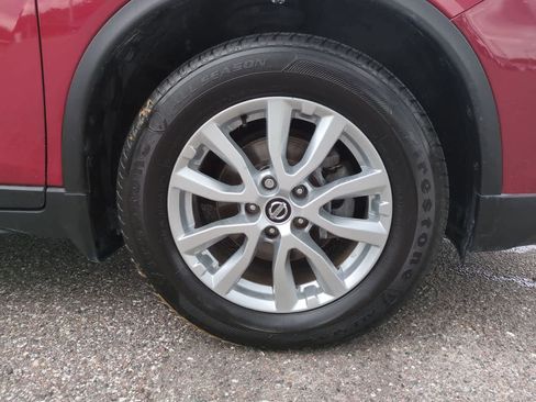 Used 2017 Nissan Rogue SV w/ SV Premium Package FWD image 11