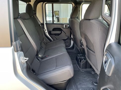 Used 2023 Jeep Gladiator Willys image 28