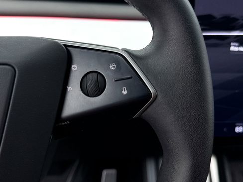 Used 2024 Tesla Cybertruck AWD Crew Cab image 38