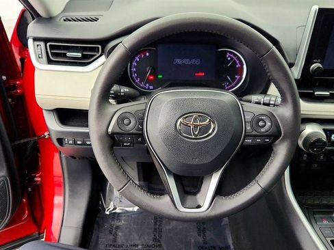 Used 2023 Toyota RAV4 XLE Premium image 14