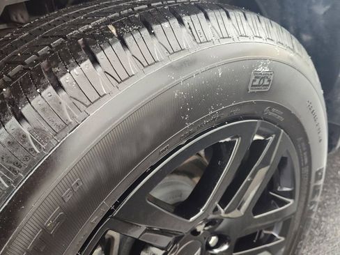 Used 2024 Chevrolet Silverado 1500 Custom w/ Dark Appearance Package image 5