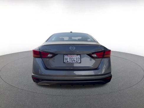 Used 2024 Nissan Altima 2.5 SV image 11