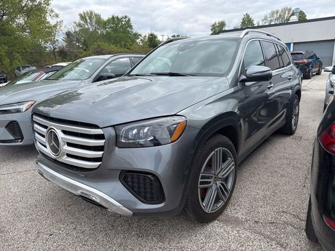 Used 2024 Mercedes-Benz GLS 450 4MATIC image 4