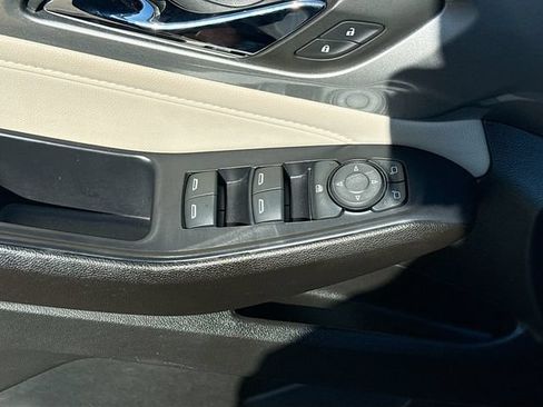 Used 2022 Chevrolet Traverse LS FWD image 17