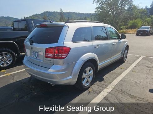 Used 2010 Dodge Journey SXT w/ Flexible Seating Group FWD image 3