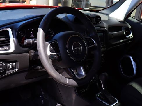 Used 2019 Jeep Renegade Latitude FWD image 38