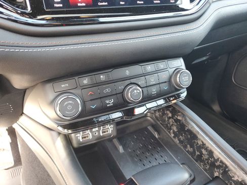 Used 2025 Dodge Durango SRT Hellcat image 23