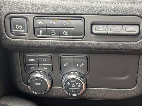 Used 2024 GMC Yukon Denali AWD/4WD image 27