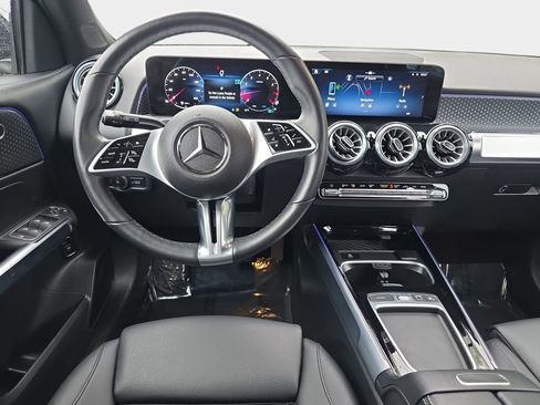 Used 2025 Mercedes-Benz GLB 250 4MATIC image 19