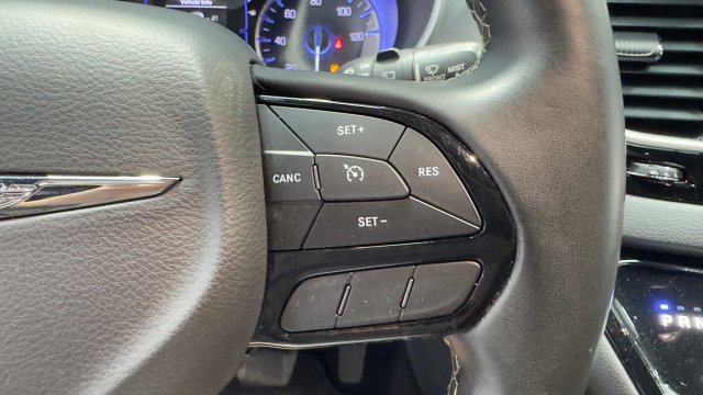 Used 2020 Chrysler Pacifica Touring w/ S Appearance Package FWD image 30
