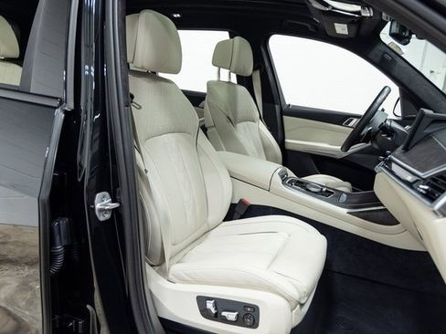 Certified 2025 BMW X7 M60i image 27