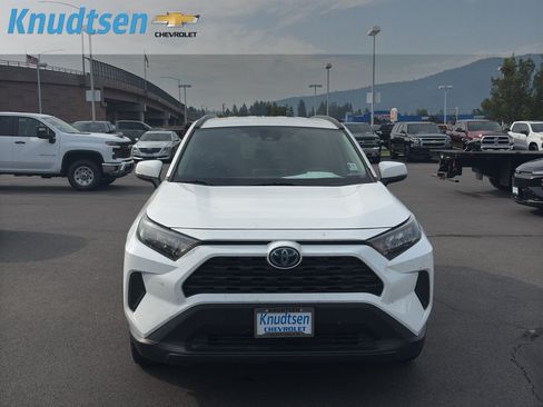 Used 2022 Toyota RAV4 LE AWD/4WD image 2