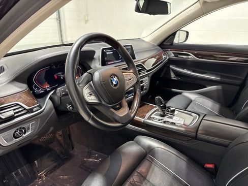 Used 2022 BMW 750i xDrive w/ Luxury Rear Seating Package image 16