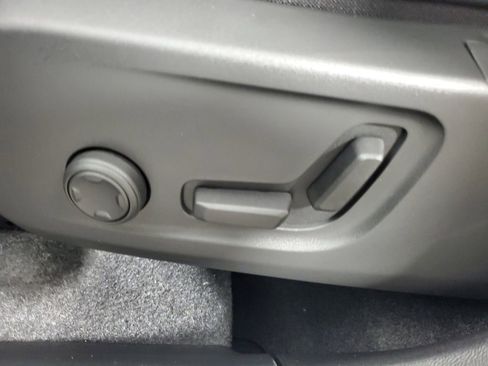 Used 2026 Volvo XC40 B4 Plus w/ Climate Package image 23