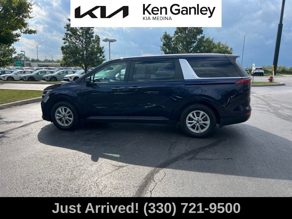 Certified 2024 Kia Carnival LX FWD image 8