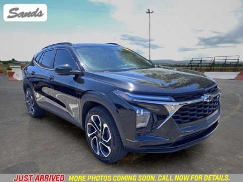 Used 2026 Chevrolet Trax RS w/ Sunroof Package FWD image 1