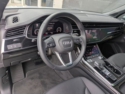 Certified 2025 Audi Q7 2.0T Premium w/ Convenience Plus Package image 12