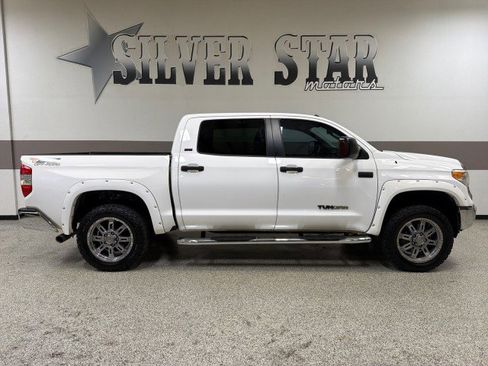 Used 2016 Toyota Tundra SR5 w/ SR5 Upgrade Package image 29