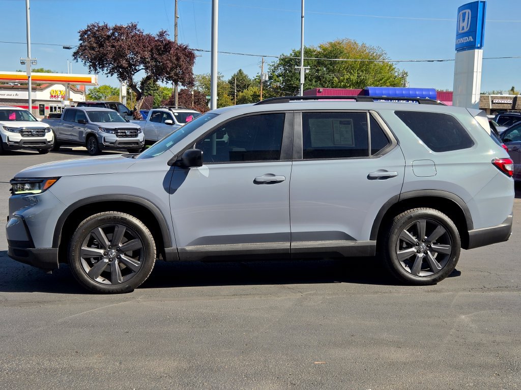 Used 2025 Honda Pilot Sport image 5