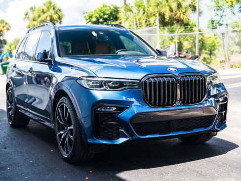 Used 2022 BMW X7 xDrive40i w/ M Sport Package AWD/4WD image 12
