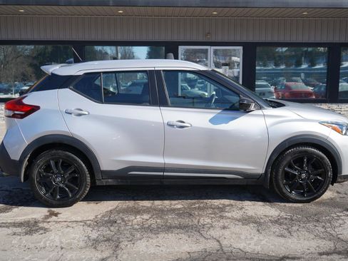 Used 2020 Nissan Kicks SR w/ SR Premium Package image 4