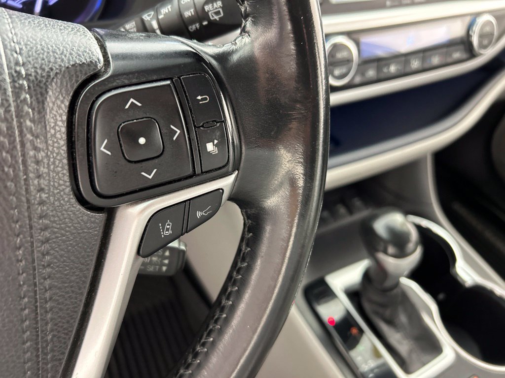 Used 2019 Toyota Highlander Limited AWD/4WD image 15