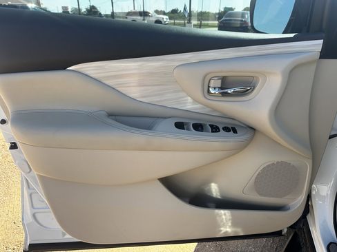 Used 2017 Nissan Murano SV image 12