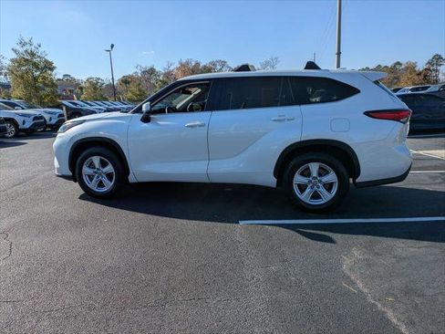 Certified 2020 Toyota Highlander L image 7